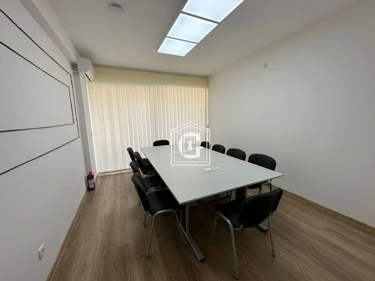 Commercial property 127 m²