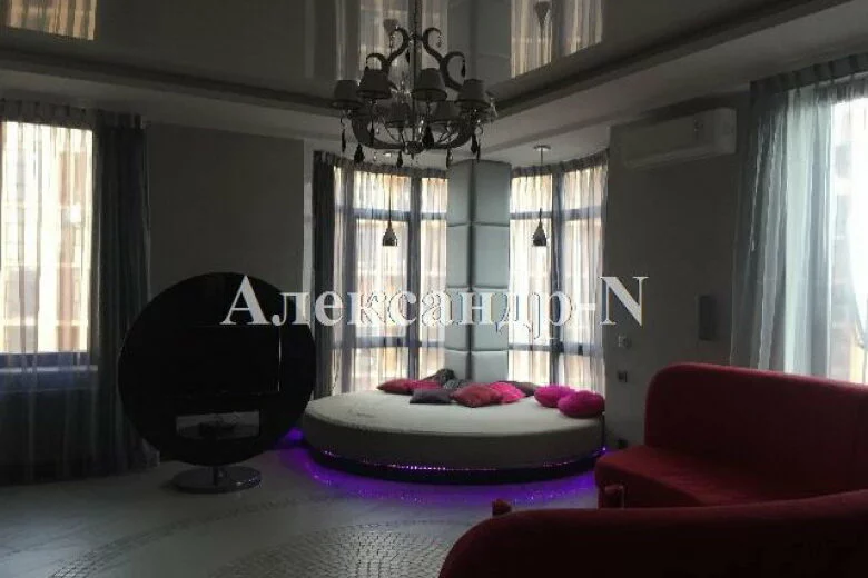A one-bedroom premium apartment in Odessa