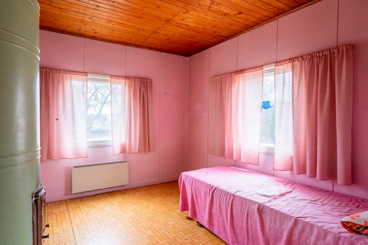 bedroom in pink