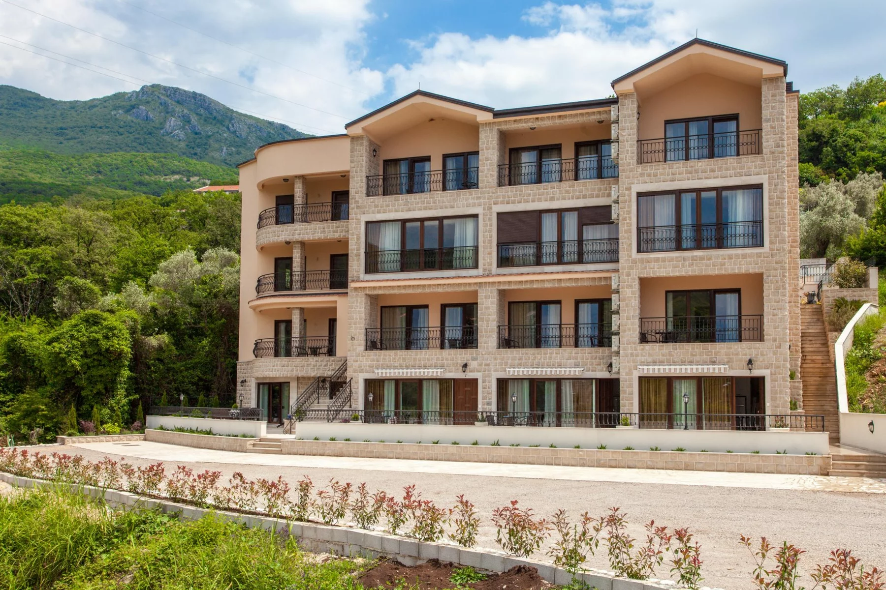 2 bedroom apartment