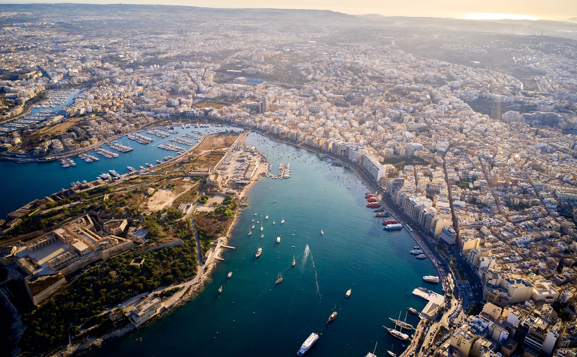 Widok z lotu ptaka na panoramę Malty, Valletta