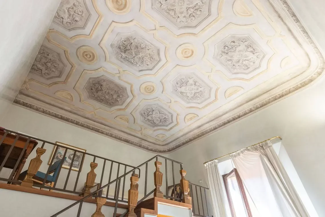 Лестница и потолки в квартире в Болонье, где жил Леонардо да Винчи