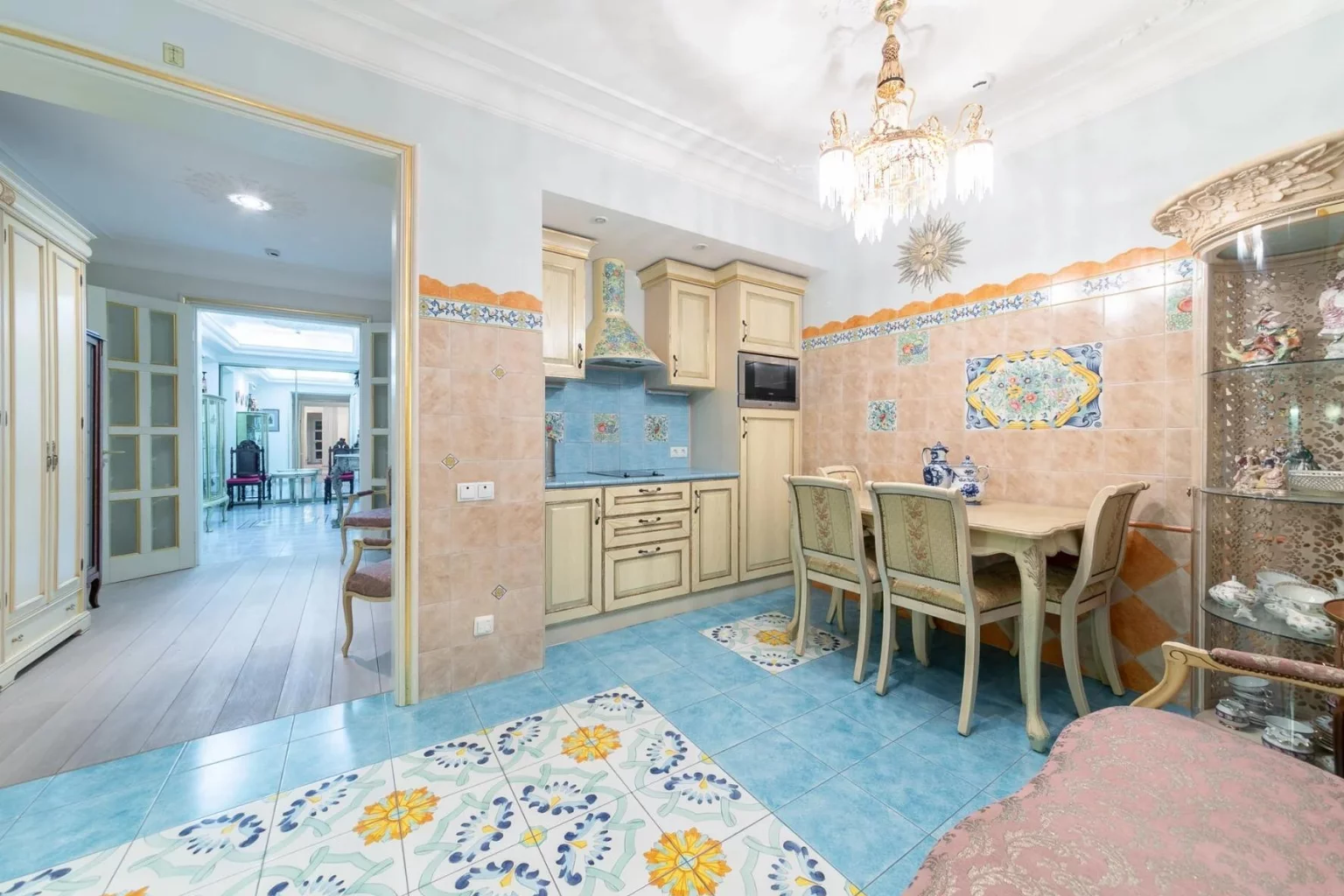 a kitchen in the bright colours of a flat in St. Petersburg