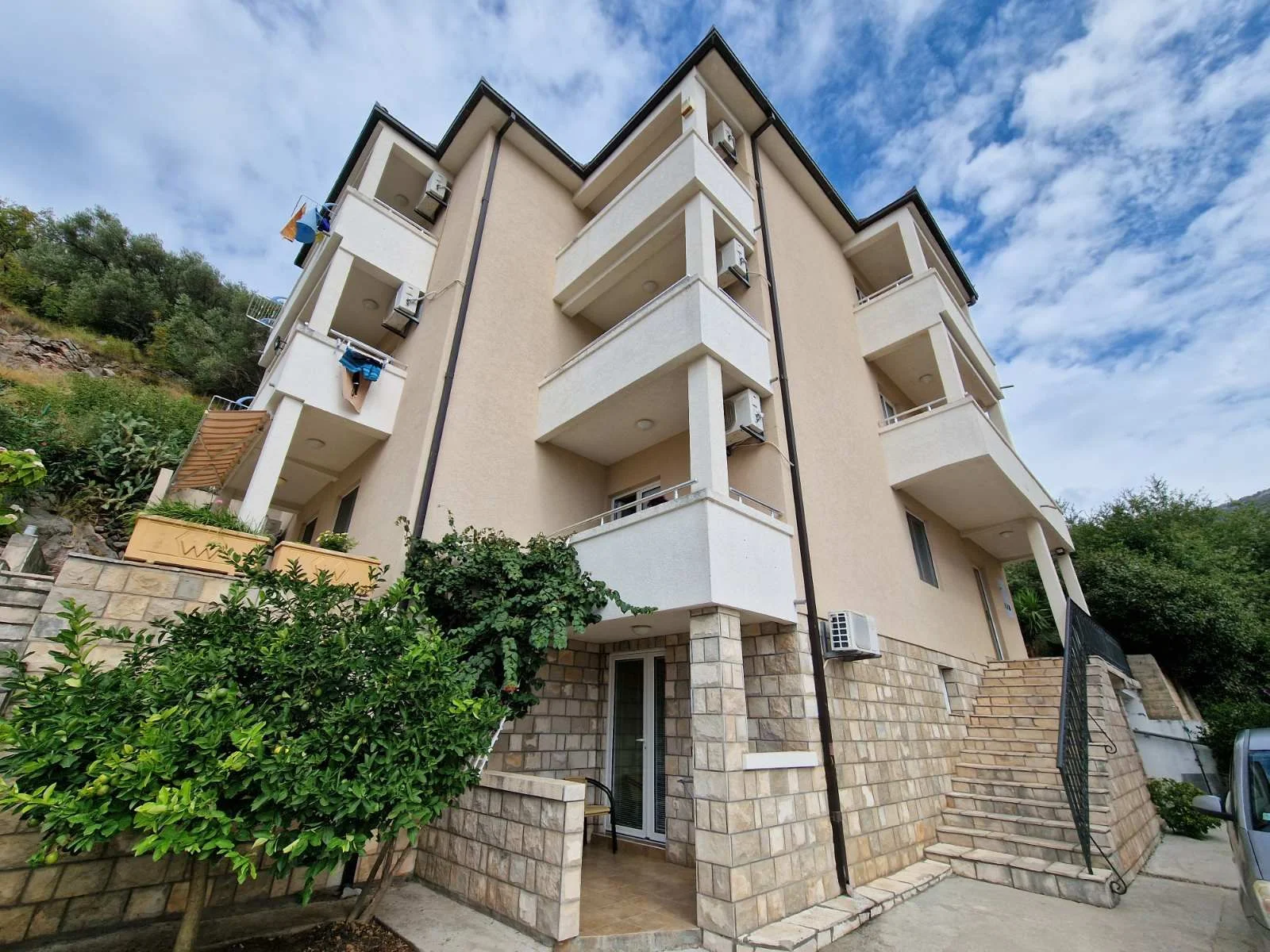 House 12 bedrooms