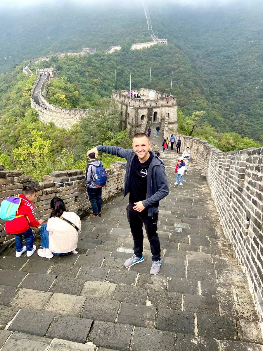 Великая китайская стена с людьми на ней