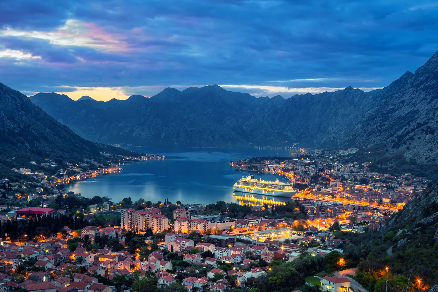 Bah&iacute;a de Kotor, Montenegro