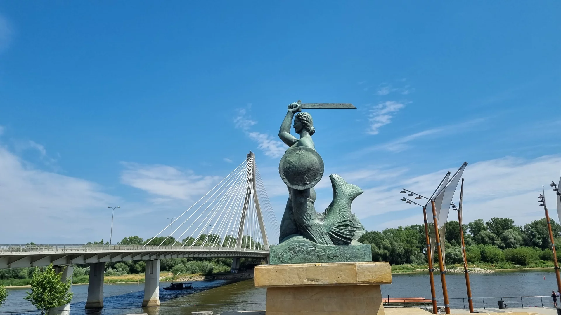 syrenka i most w Warszawie