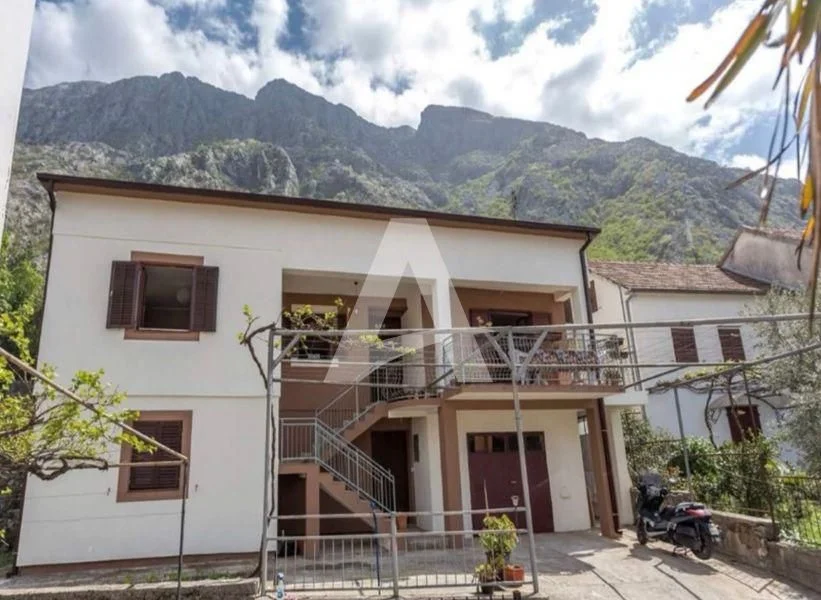 6 bedroom house