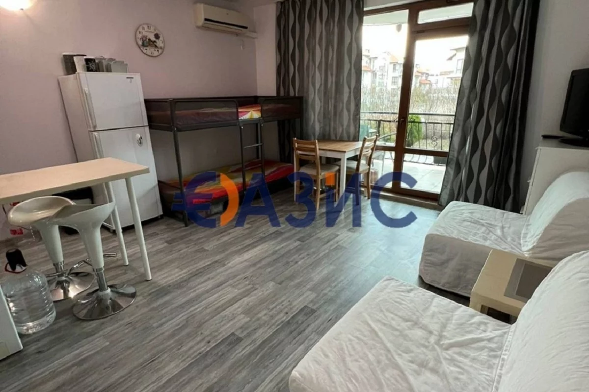 Фото гостиной в двухкомнатной квартире в Черногории
