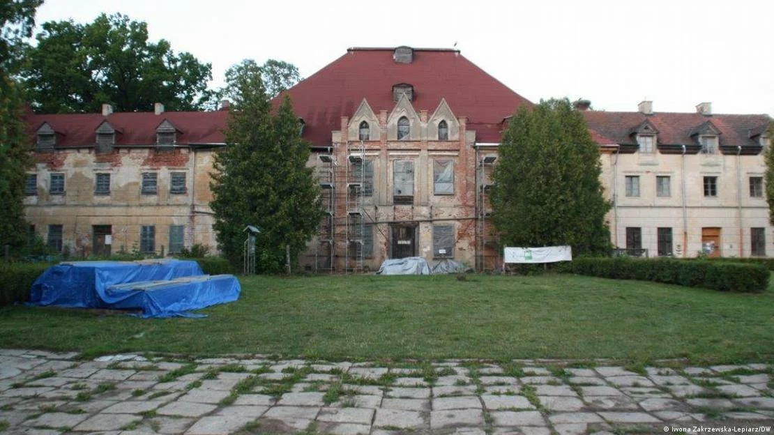 Facade of the castle of Count Heinrich von Lendorf in Poland