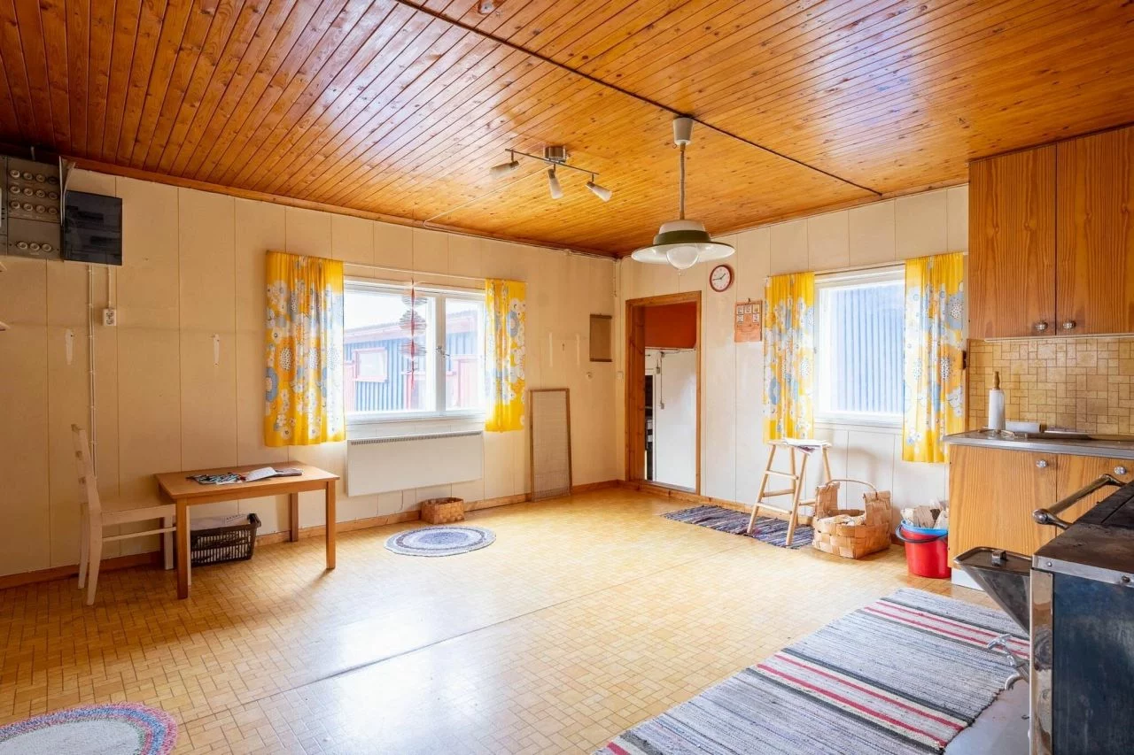 spacious dining area in the kitchen