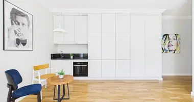 Mieszkanie 2 pokoi w Warszawa, Polska