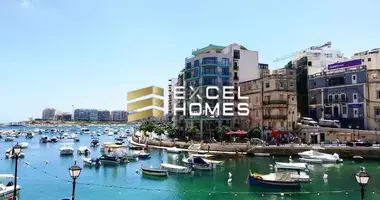 Szeregowiec w Saint Julians, Malta