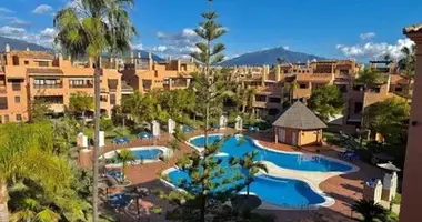 Mieszkanie 4 pokoi w Estepona, Hiszpania