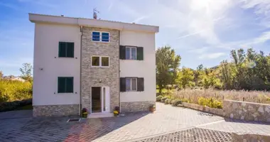 Hotel 324 m² in Omisalj, Kroatien