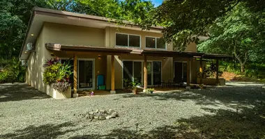 Casa 3 habitaciones en Veintisiete de Abril, Costa Rica