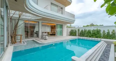 Apartamento 4 habitaciones en Karon, Tailandia