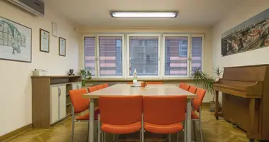 Mieszkanie 6 pokojów w Warszawa, Polska