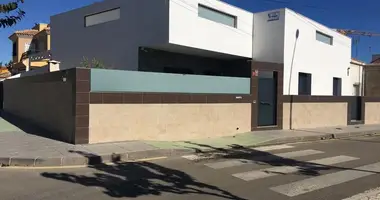 4 bedroom apartment in Pilar de la Horadada, Spain