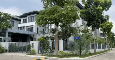 Villa 5 bedrooms in Sangkat Dangkao, Cambodia