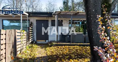 Adosado Adosado en Jarvenpaa, Finlandia
