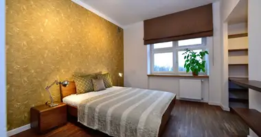 Mieszkanie 3 pokoi w Warszawa, Polska