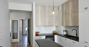 Mieszkanie 3 pokoi w Warszawa, Polska