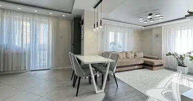 Apartamento 3 habitaciones en Muchaviecki sielski Saviet, Belarús