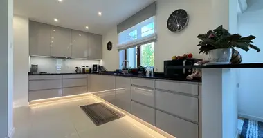 Wohnung 6 zimmer in Warschau, Polen