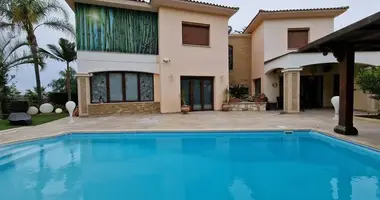 Villa 5 bedrooms in Oroklini, Cyprus