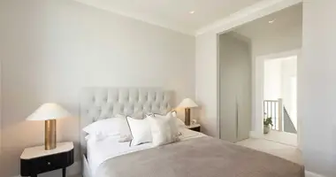 3 bedroom apartment in London, United Kingdom