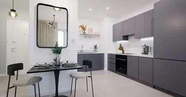 3 bedroom apartment in Acton, United Kingdom