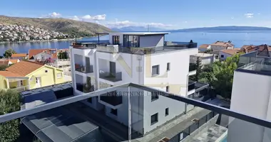 Penthouse 2 bedrooms in Okrug Gornji, Croatia