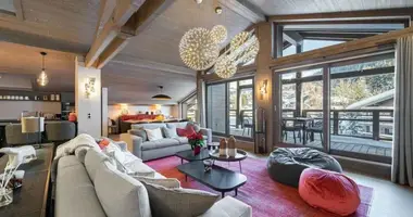 5 bedroom apartment in Saint Georges sur Allier, France