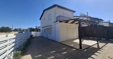 Villa 4 zimmer in Pervolia, Zypern