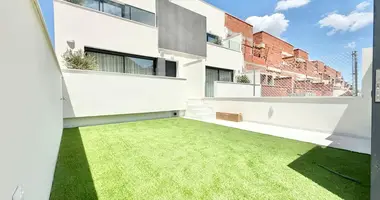 Reihenhaus in Cox, Spanien