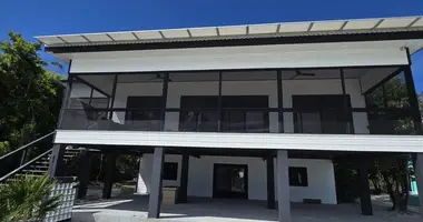 2 bedroom house in Up Cay, Honduras