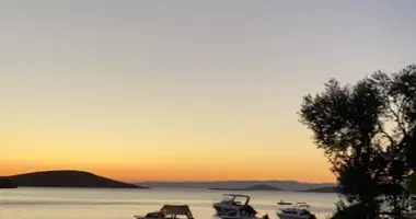 Villa 2 habitaciones en Kirmizi Kuyu Caddesi, Turquía