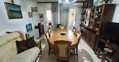 Квартира 3 спальни в Свети-Стефан, Черногория