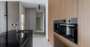 Квартира 3 комнаты в Варшава, Польша