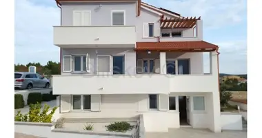 9 room house in Opcina Primosten, Croatia