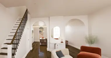 3 bedroom house in London, United Kingdom