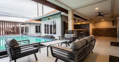 4 bedroom house in Pong, Thailand