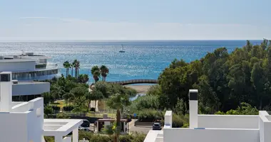 3 bedroom apartment in Estepona, Spain