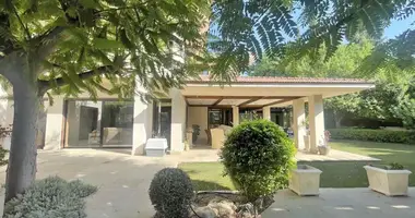 Apartment 6 bedrooms in Cyprus