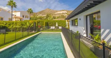 5 bedroom house in Benalmadena, Spain