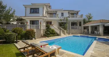5 bedroom apartment in Argaka, Cyprus