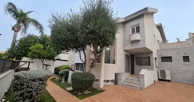 Villa 7 rooms in Raanana, Israel