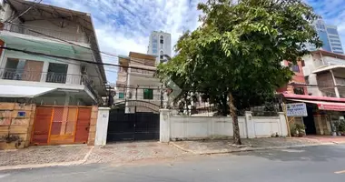 6 bedroom villa in Khan Daun Penh, Cambodia