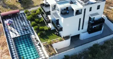 Casa 12 habitaciones en Opcina Rogoznica, Croacia